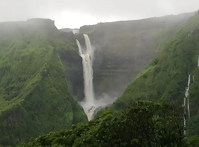 Velas De S. Jorge Al 235 度假居 Lajes das Flores